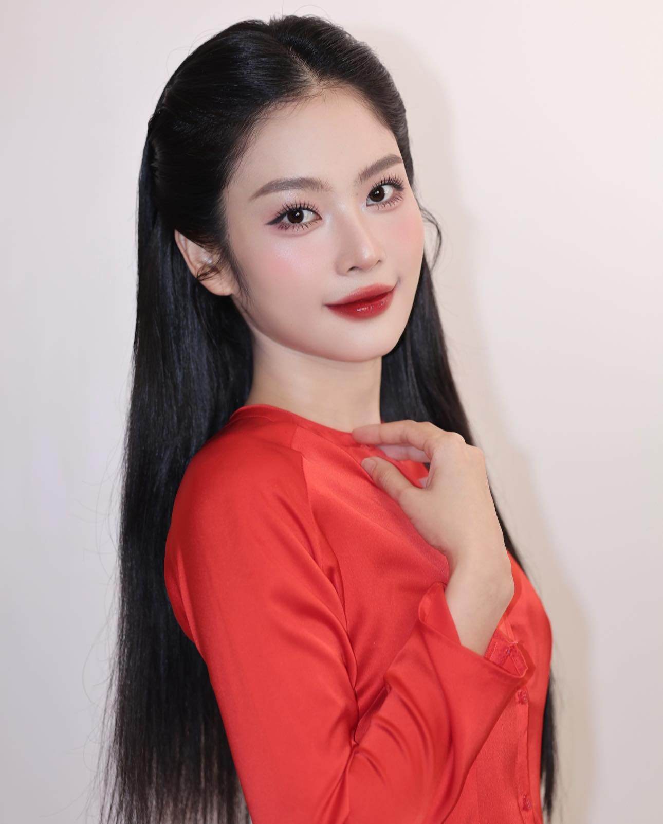 Chị ruột Nam Em: "Từ những vết sẹo của bạo lực gia đình, đã có lúc tôi cảm thấy đau đớn và gục ngã" 6 Chị ruột Nam Em: amp;#34;Từ những vết sẹo của bạo lực gia đình, đã có lúc tôi cảm thấy đau đớn và gục ngãamp;#34; - 5