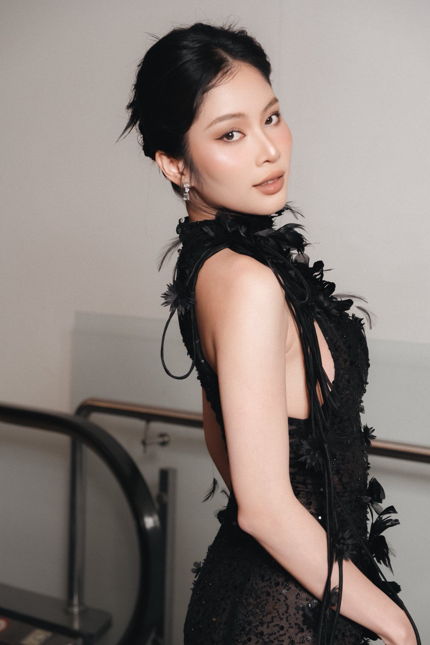 Chị ruột Nam Em: "Từ những vết sẹo của bạo lực gia đình, đã có lúc tôi cảm thấy đau đớn và gục ngã" 10 Nam Anh hiện sống kín đáo hơn.