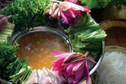 Bí quyết chọn rau ăn lẩu mắm chuẩn vị miền Tây, giúp cân bằng dinh dưỡng