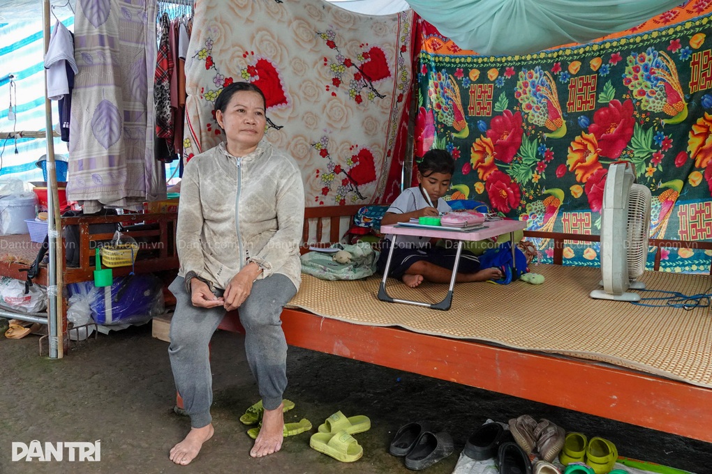 Mẹ đơn thân lay lắt nuôi con gái 9 tuổi trong căn nhà sắp sập - 2