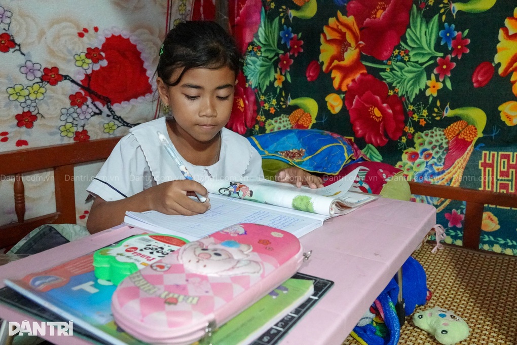 Mẹ đơn thân lay lắt nuôi con gái 9 tuổi trong căn nhà sắp sập - 3