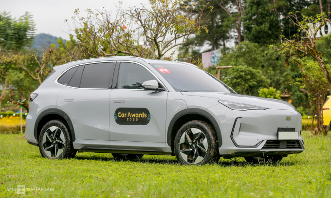 Geely EX5 lăn bánh tại Mộc Châu, Sơn La trong hành trình Car Test ngày 11/11. Ảnh: Lương Dũng