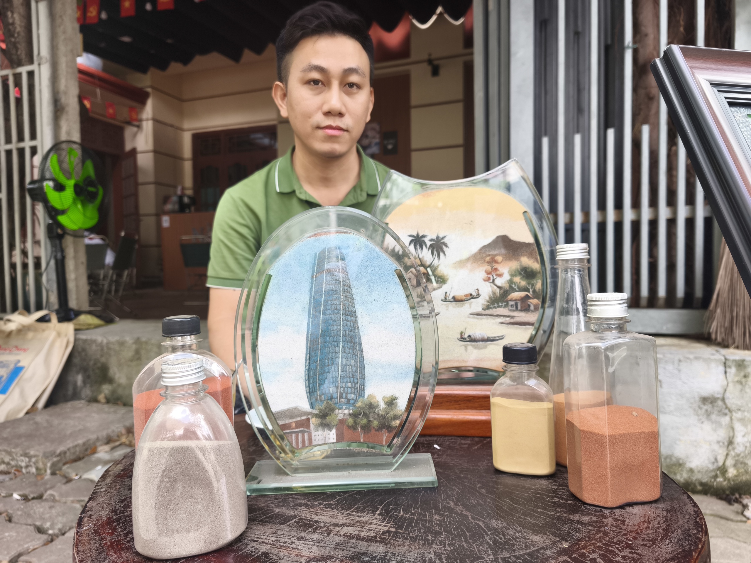 Mê mẩn với tranh cát của Dũng- Ảnh 2. Mê mẩn với tranh cát của Dũng- Ảnh 2.