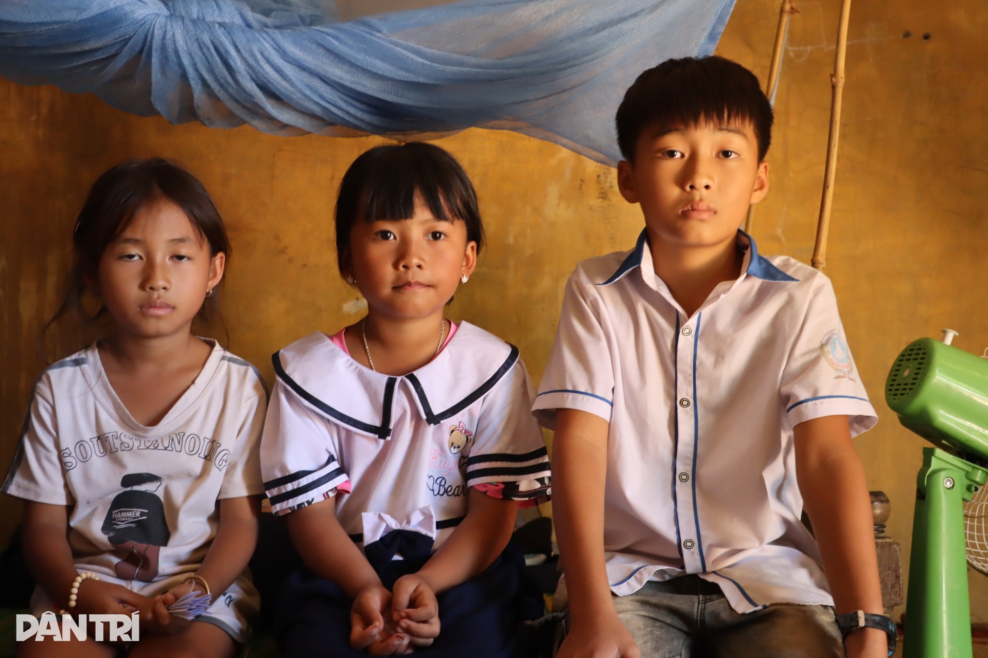 Học sinh tự sống với nhau ở khu tái định cư cũ, bữa cơm chỉ cá khô, mì tôm - 6