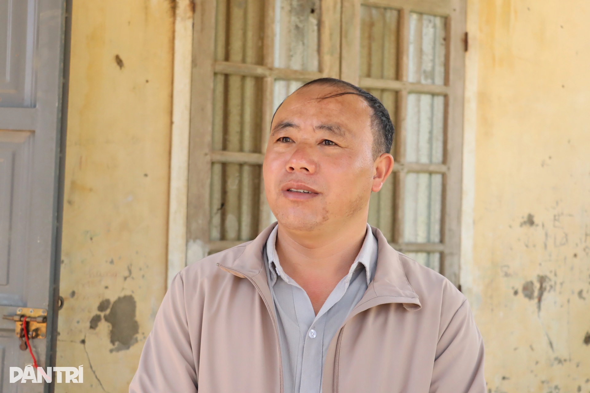 Học sinh tự sống với nhau ở khu tái định cư cũ, bữa cơm chỉ cá khô, mì tôm - 7