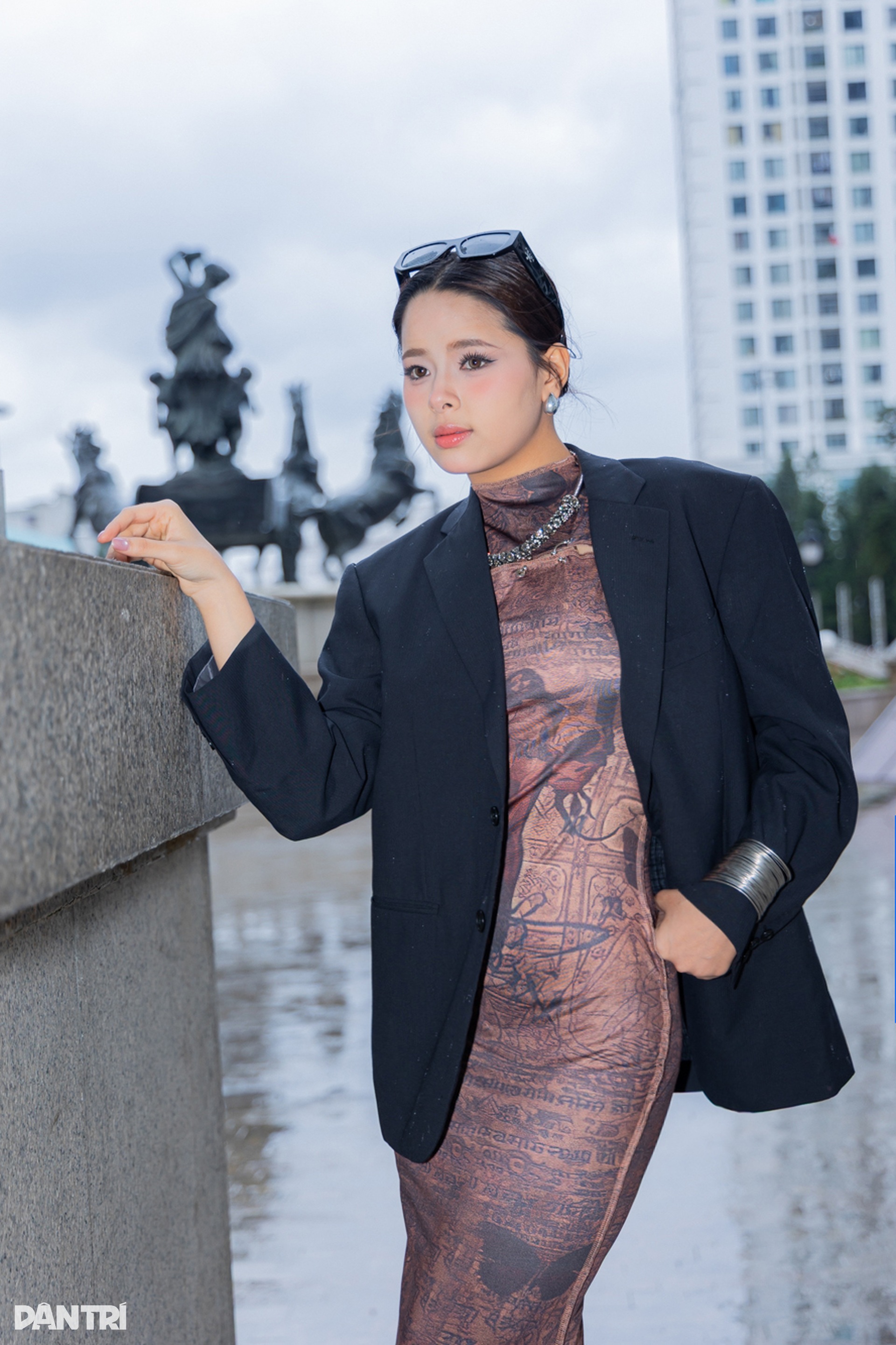 Hoa khôi phối áo blazer sành điệu khiến ai cũng phải ngoái nhìn - 9