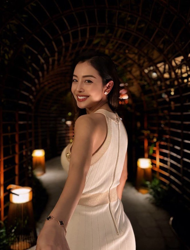 4 hoa hậu của Việt Nam gây mê lòng người nhờ khuôn trăng đầy đặn là ai? 3 Hoa hậu Jennifer Phạm.