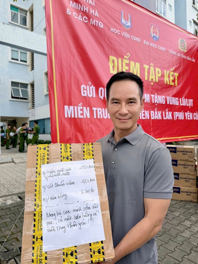 Nghệ sĩ lên đường đi cứu trợ vùng lũ- Ảnh 9.