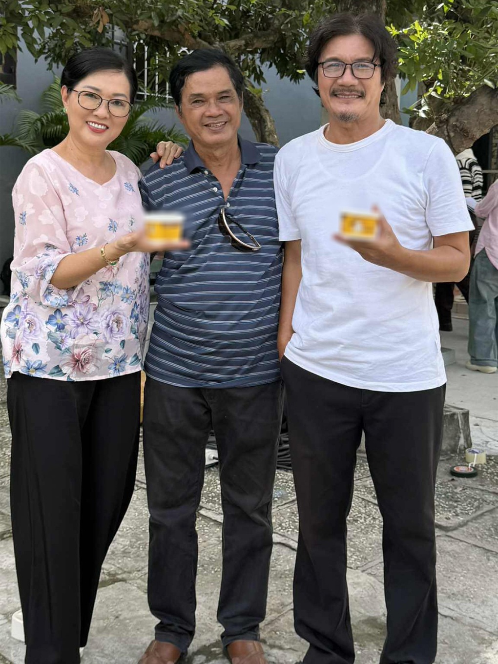 Nghệ sĩ Mai Trần 71 tuổi làm shipper, chạy 30km đến nơi thì bị bom hàng - 2