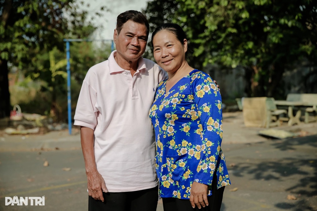 Nghệ sĩ Mai Trần 71 tuổi làm shipper, chạy 30km đến nơi thì bị bom hàng - 4