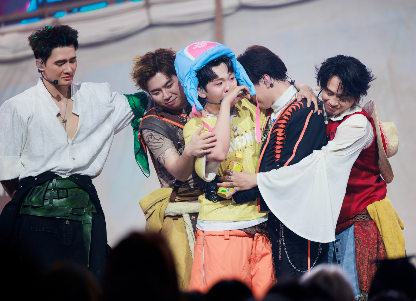 Ca khúc đang khiến 5 ca sĩ tạo cơn sốt- Ảnh 2.