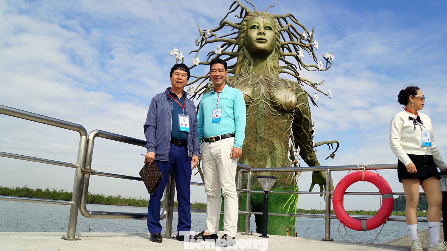 Du khách thích thú trải nghiệm rừng ngập mặn ở Đồ Sơn - 5