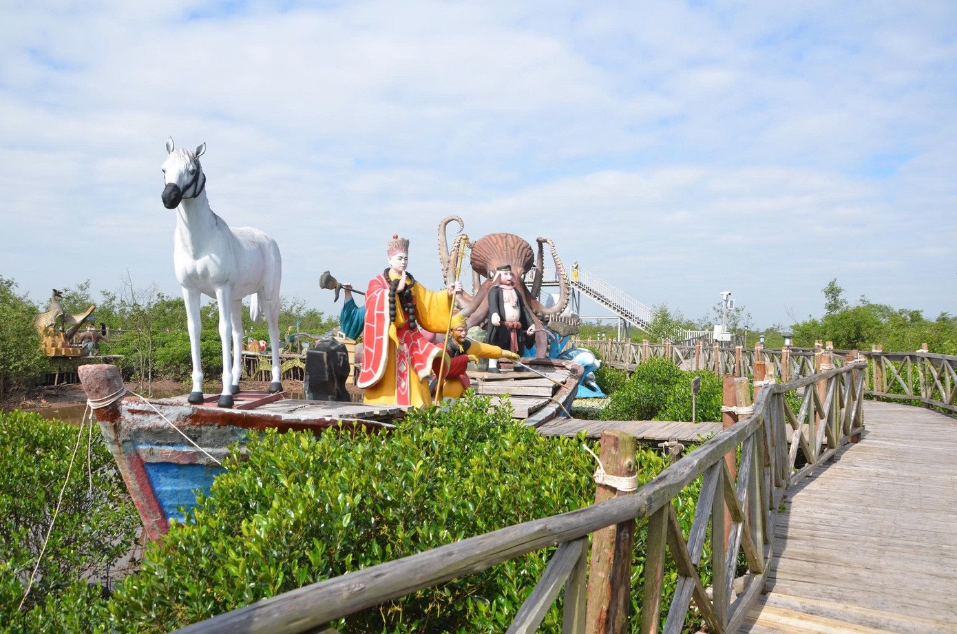 Du khách thích thú trải nghiệm rừng ngập mặn ở Đồ Sơn - 15