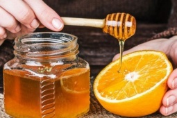 Sáng ngủ dậy uống nước cam mật ong pha theo cách này còn tốt hơn thuốc bổ