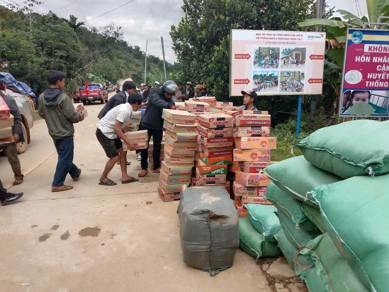 Trang Thông tin Chính phủ công bố các điểm tập kết nhận hàng cứu trợ ở Hà Nội- Ảnh 3.