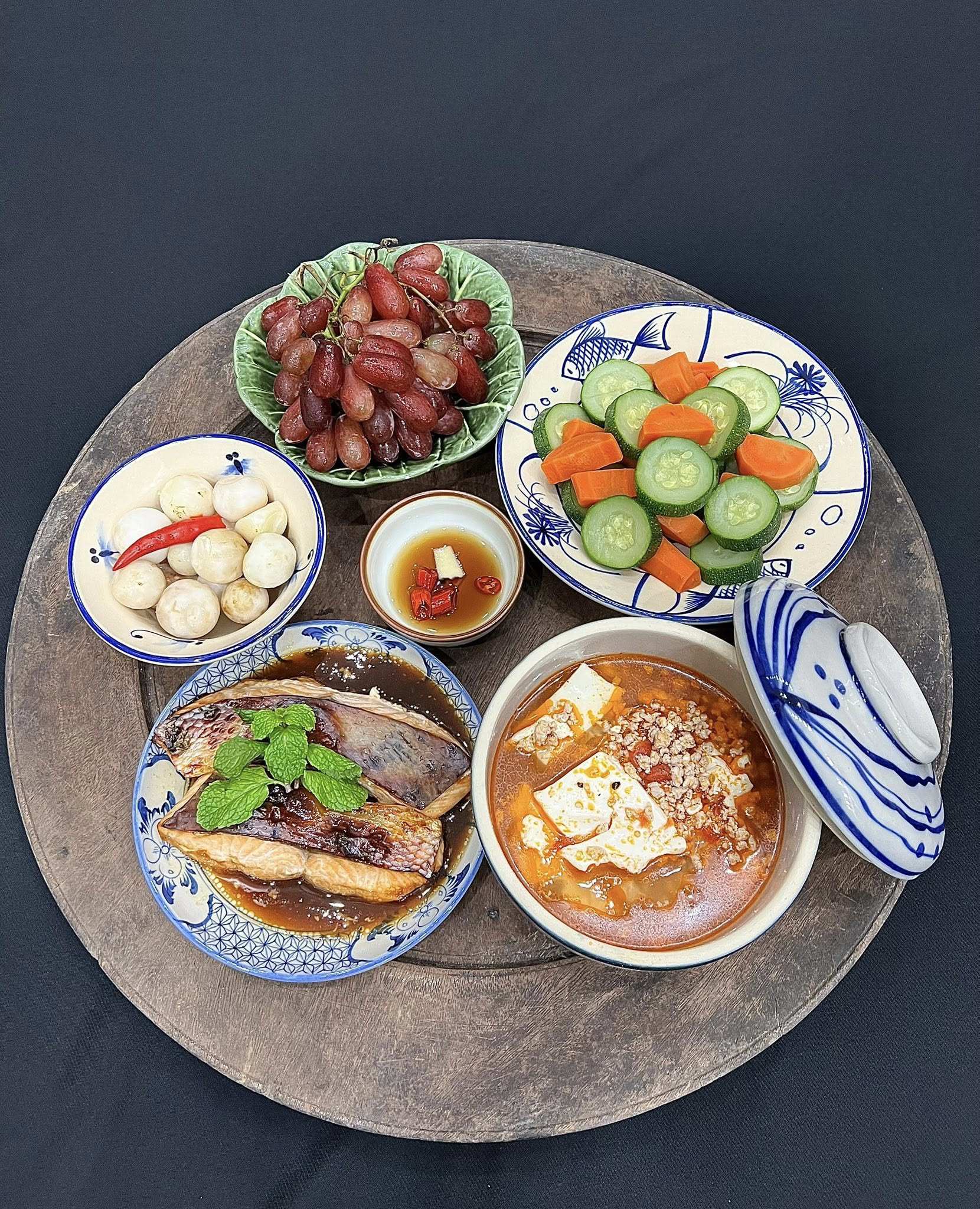 Cá hồi nướng sốt Terriyaki - Đậu Tứ Xuyên - Củ quả luộc