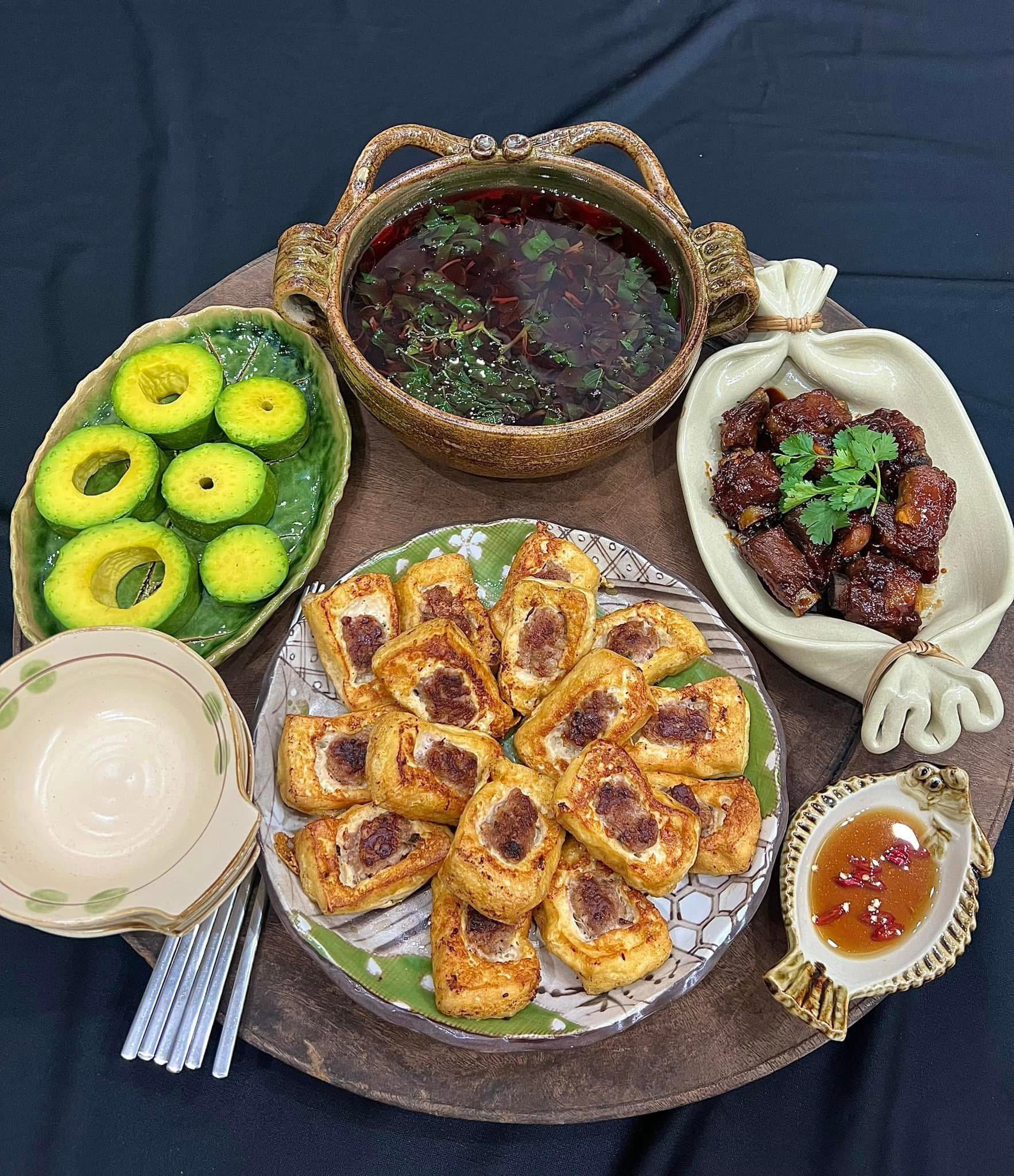 Đậu nhồi thịt - Sườn xào bóng đêm - Canh rau dền