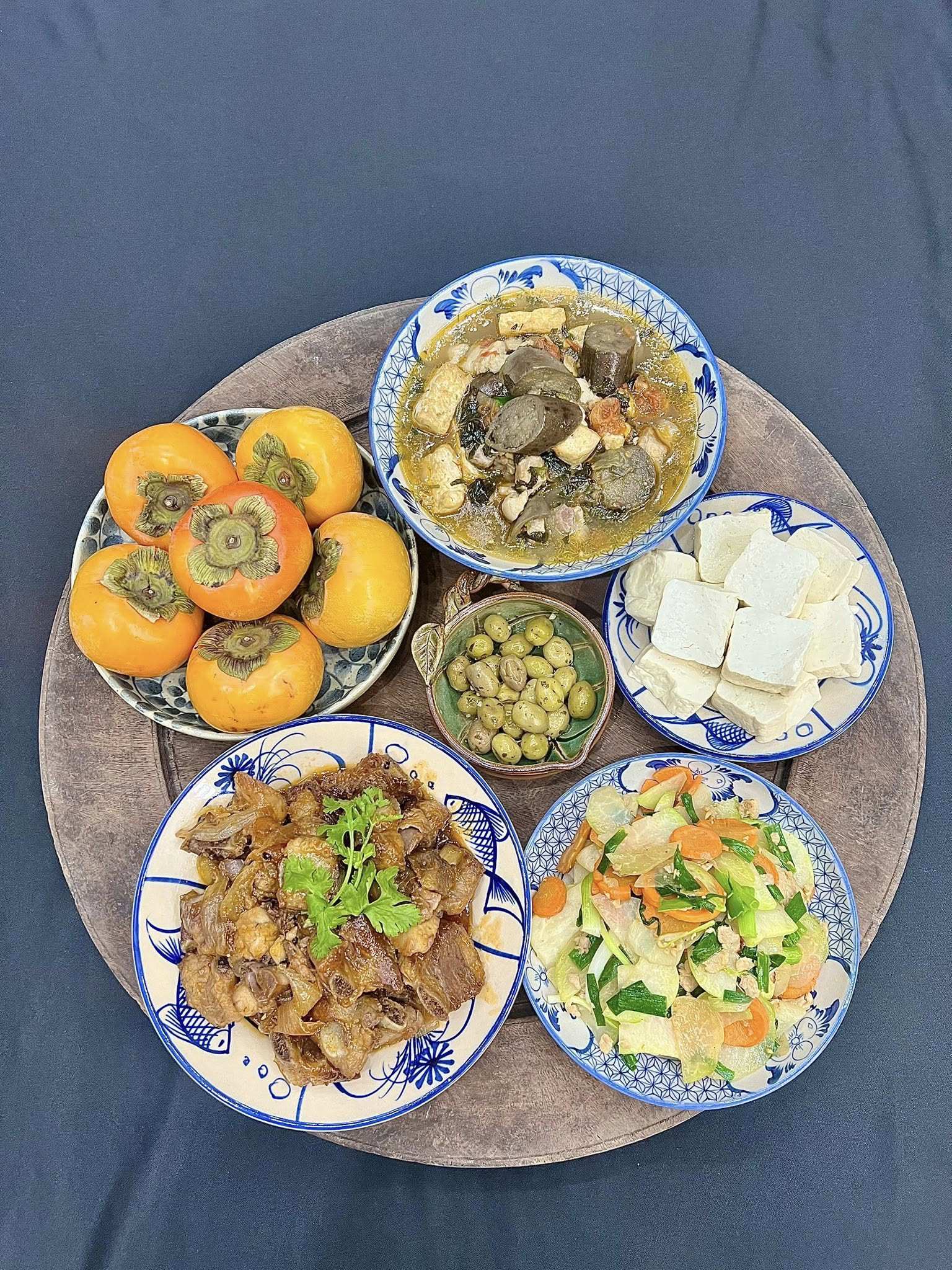 Canh cà bung - Sườn xào chua ngọt - Đậu luộc - Su hào xào