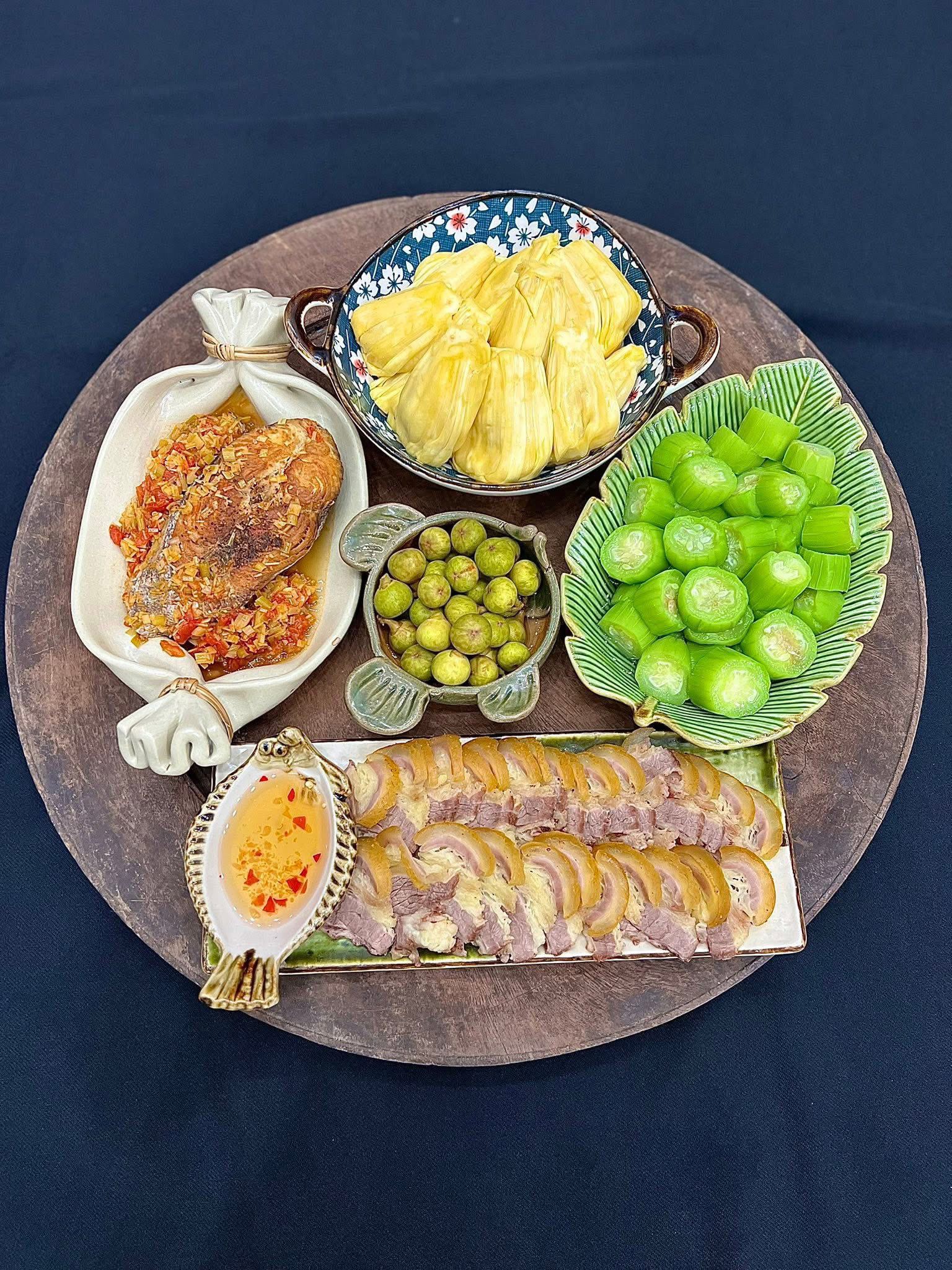 Cá thu Xốt sả - Bắp bê luộc - Mướp hương luộc