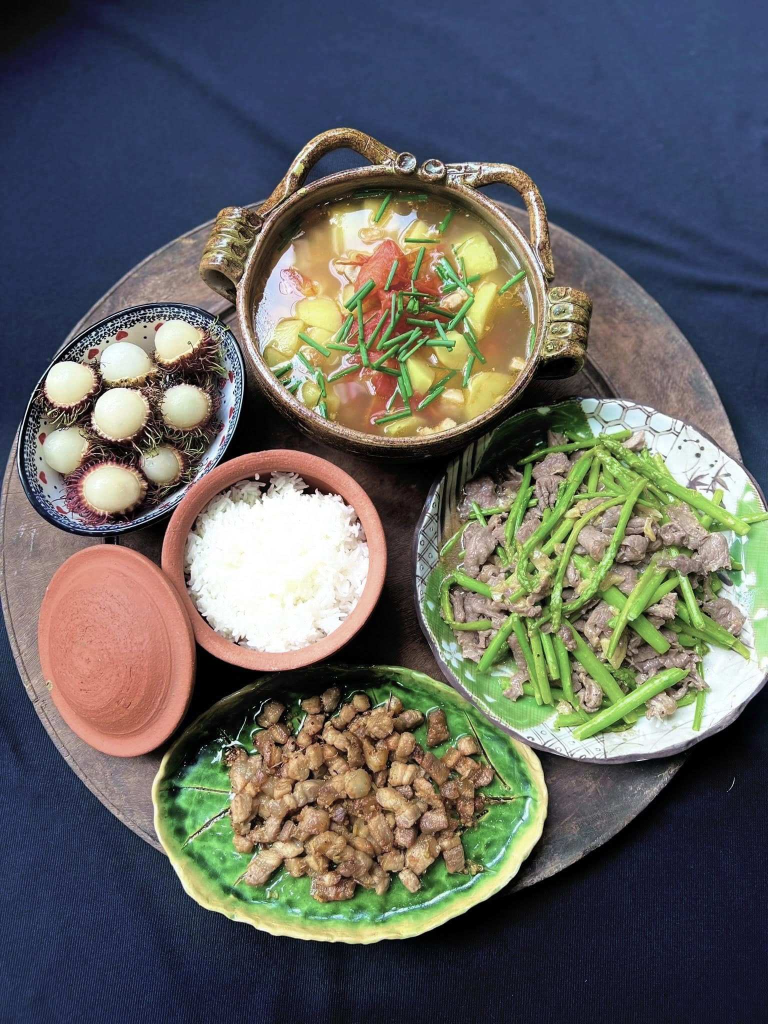 Thịt bò xào măng tây - Thịt rang cháy cạnh - Canh khoai tây