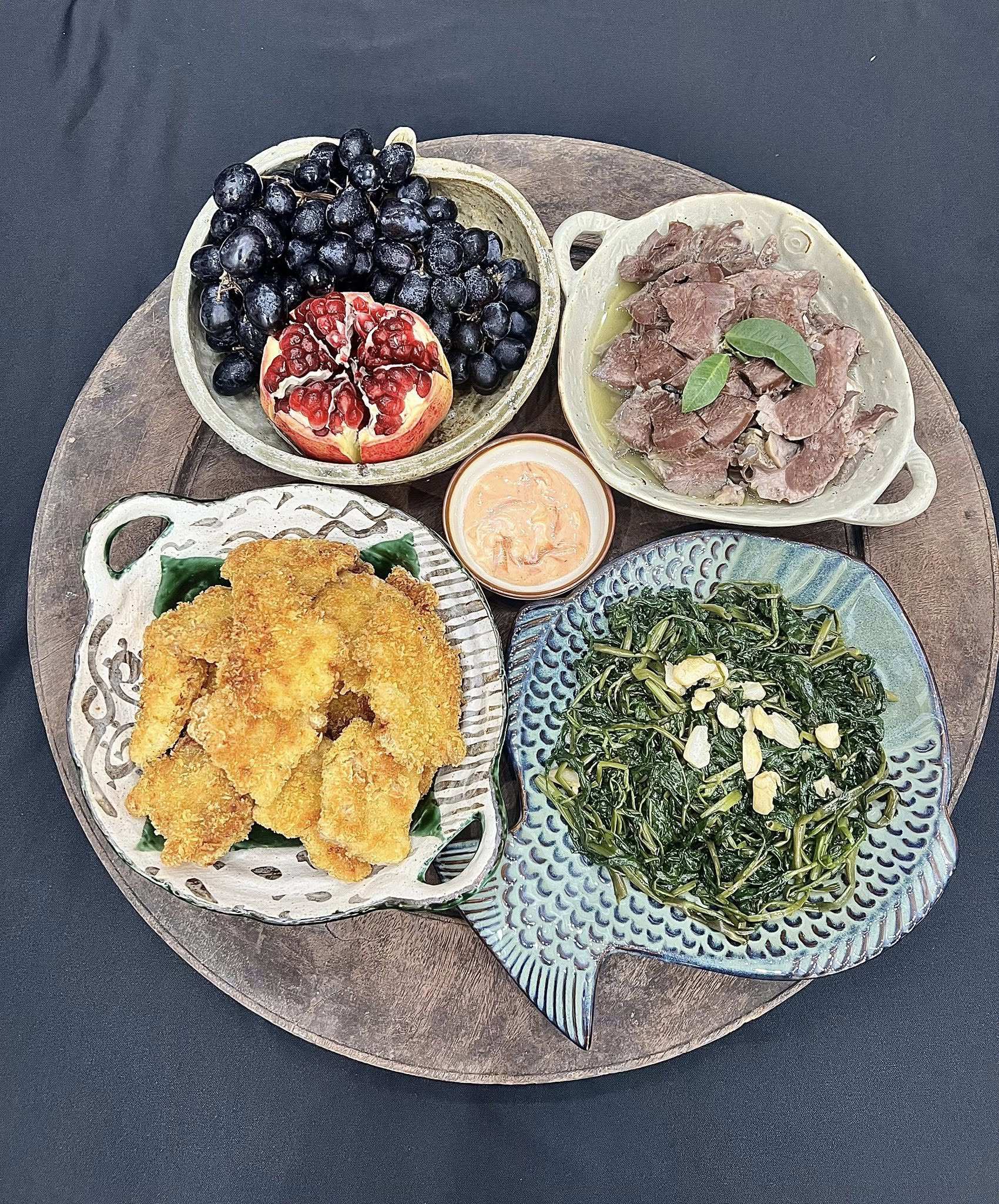 Thịt tẩm bột chiên xù - Tim hầm - Rau muống xào tỏi