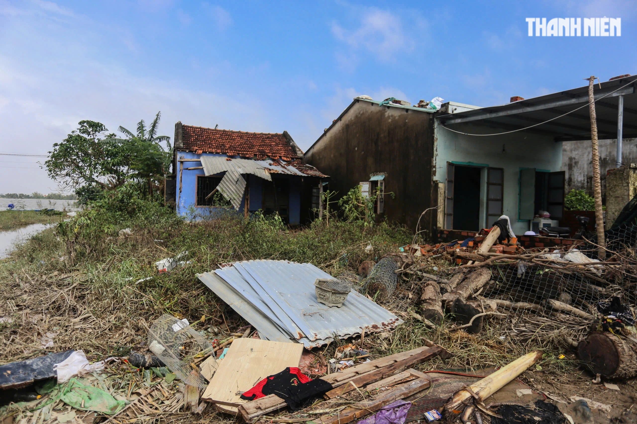 Nơi trũng nhất rốn lũ Hòa Xuân: Thôn xóm tan hoang, nhiều nhà còn đang ngập- Ảnh 7.