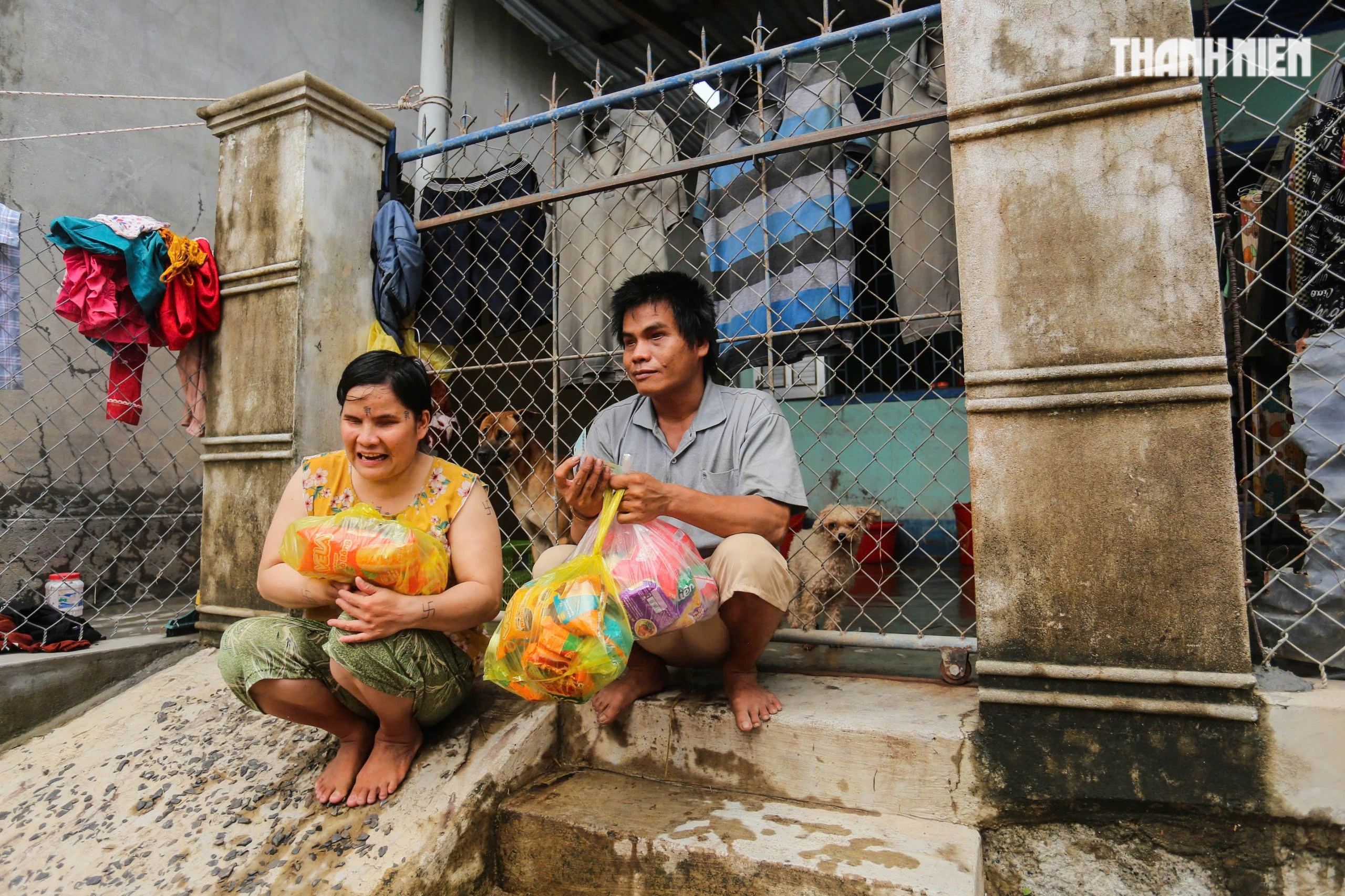 Nơi trũng nhất rốn lũ Hòa Xuân: Thôn xóm tan hoang, nhiều nhà còn đang ngập- Ảnh 8.
