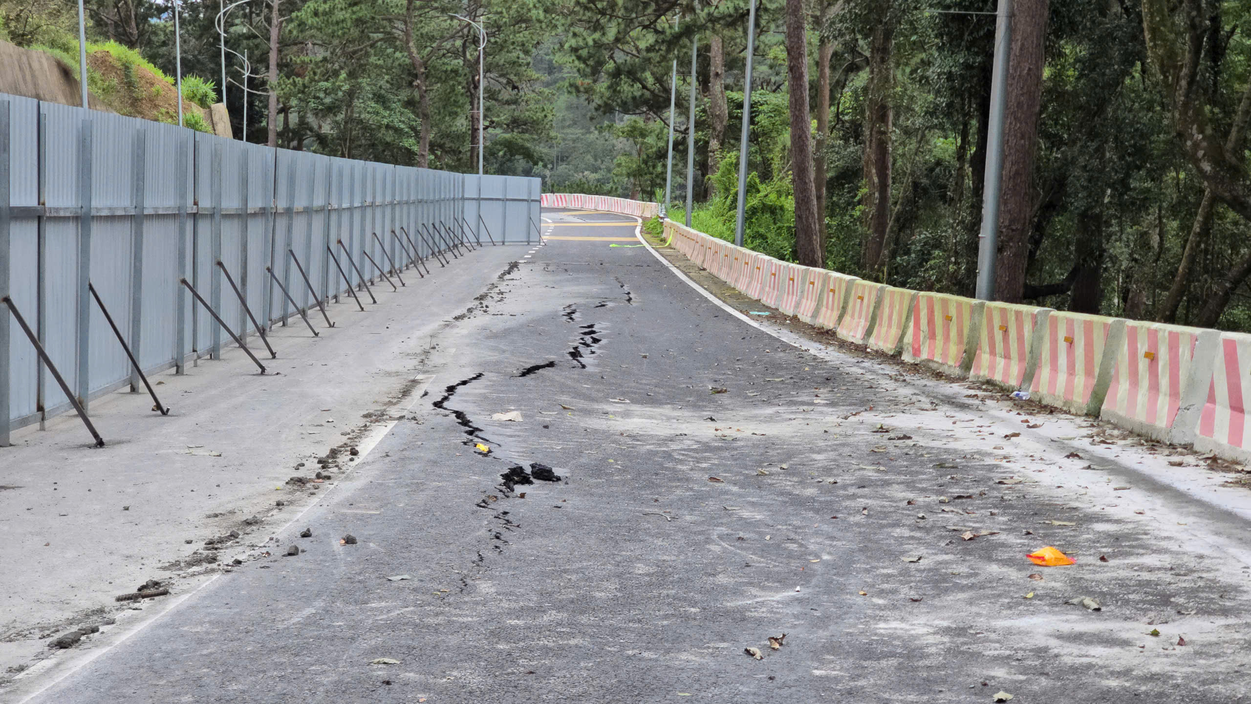 Đèo Prenn Đà Lạt sau hơn 1 năm nâng cấp bị sụt lún nghiêm trọng- Ảnh 4.