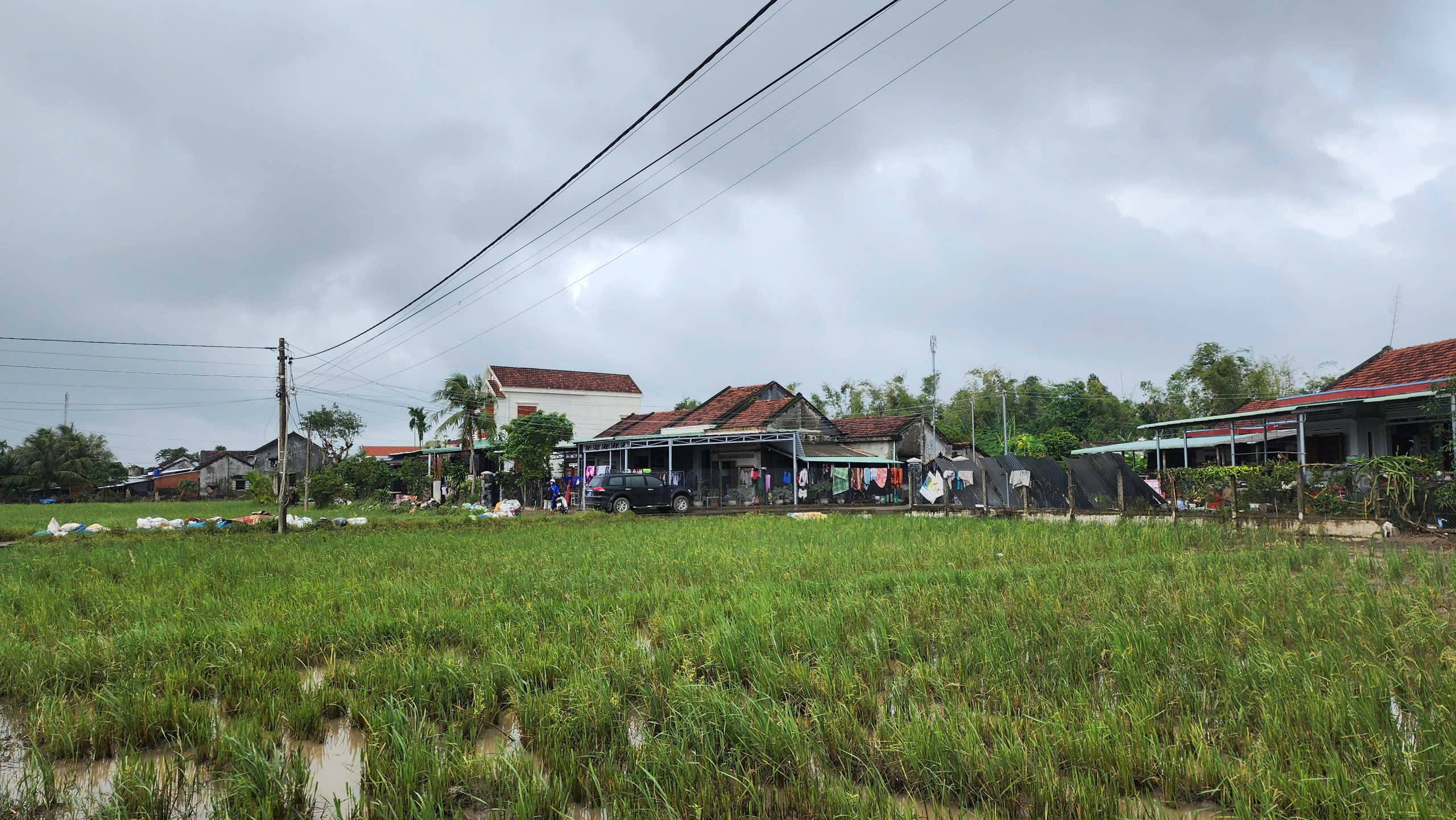 Đội cứu nạn 22 người mất tích 4 ngày giữa lũ dữ tại Đắk Lắk - Ảnh 3.