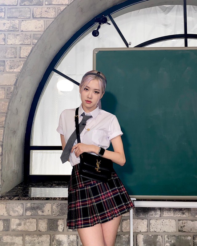 Từ giảng đường đến dạo phố, phong cách học đường đang khuấy đảo giới trẻ- Ảnh 2.