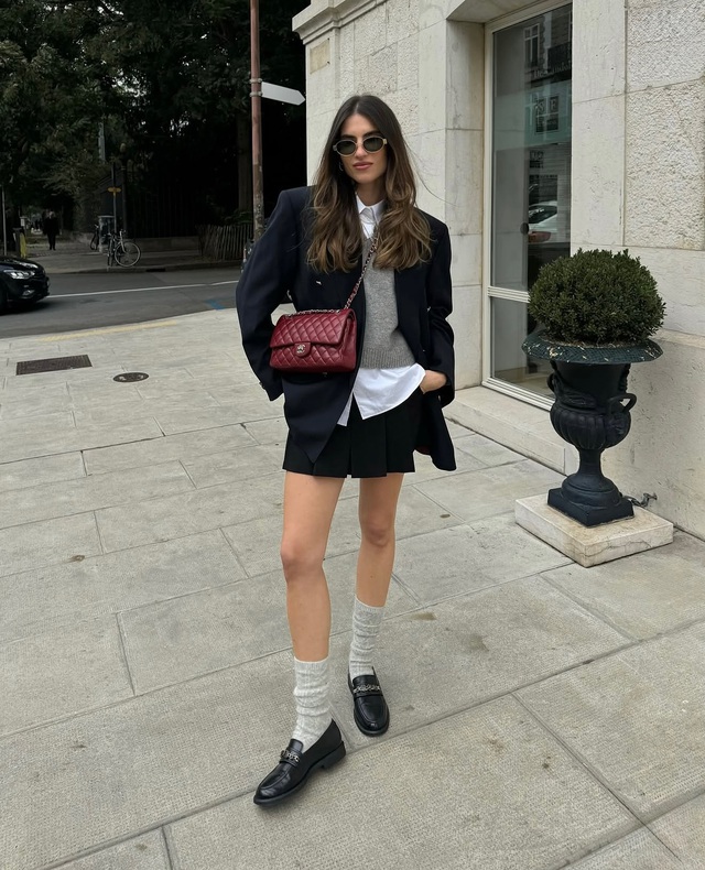 Từ giảng đường đến dạo phố, phong cách học đường đang khuấy đảo giới trẻ- Ảnh 3.