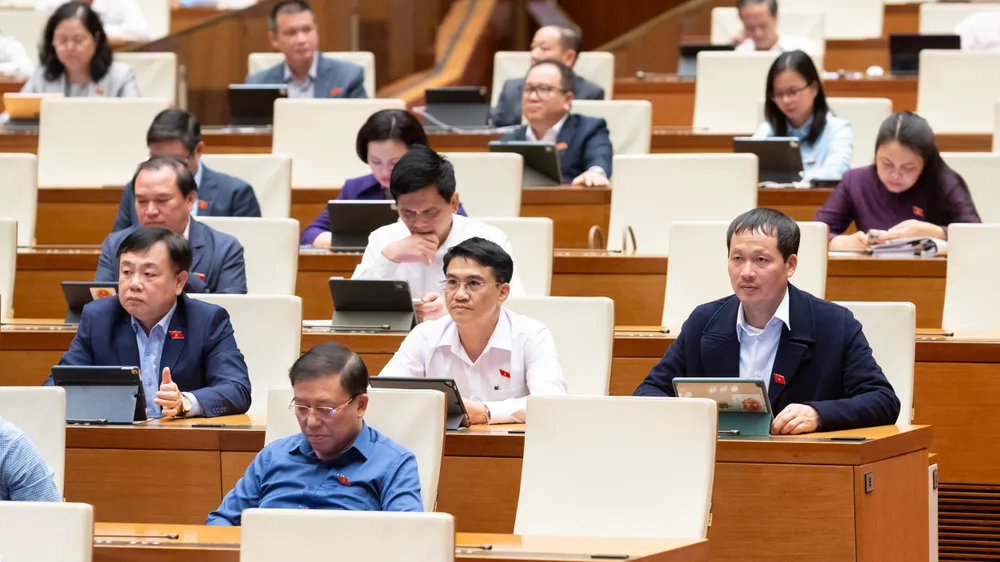 Các đại biểu tham dự phiên thảo luận tại hội trường chiều 24-11 về Luật Báo chí. Ảnh: PHẠM THẮNG luat-bao-chi.jpg