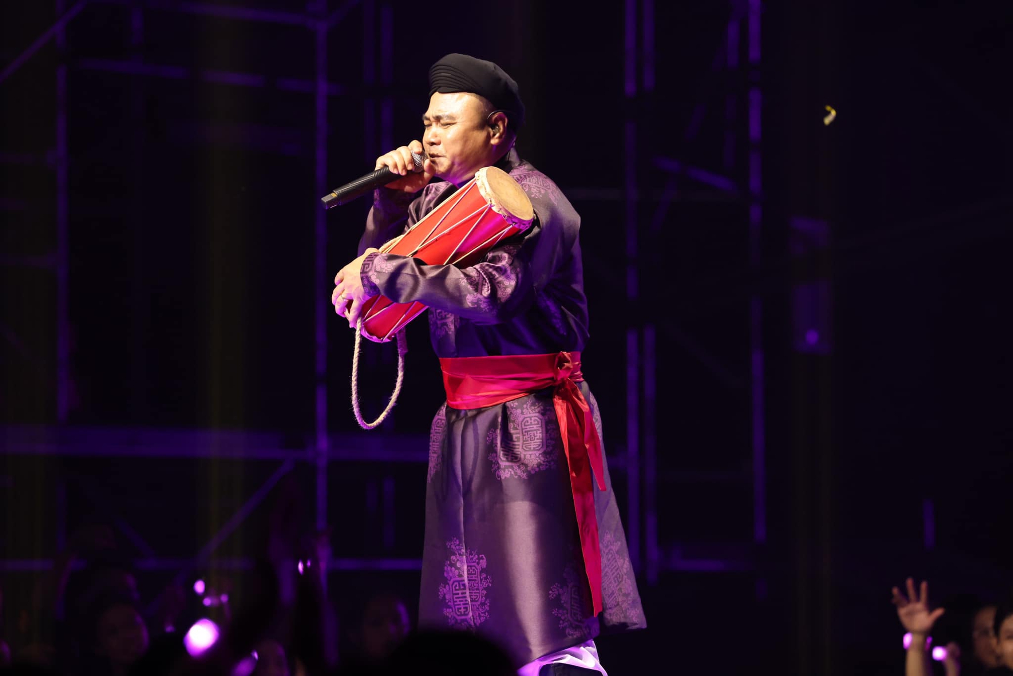 Đại tá quân đội được bổ nhiệm Phó Giám đốc Nhà hát Chèo, làm thần tượng tuổi 50 có đến 8 concert cháy vé- Ảnh 4.