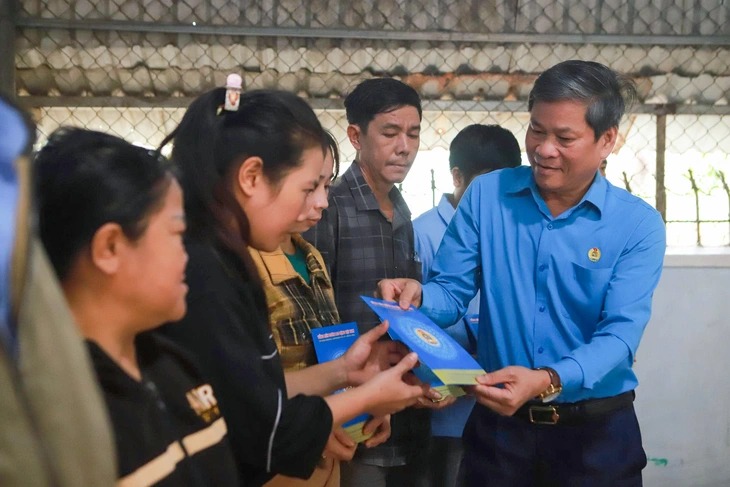 Công đoàn hỗ trợ khẩn cấp 1,5 tỉ đồng cho đoàn viên tỉnh Gia Lai bị thiệt hại do mưa lũ - Ảnh 4.