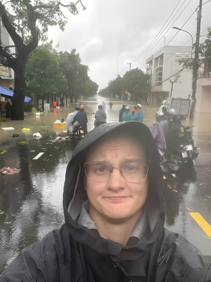 Nicola bên ngoài đường phố Tuy Hòa. Ảnh: NVCC