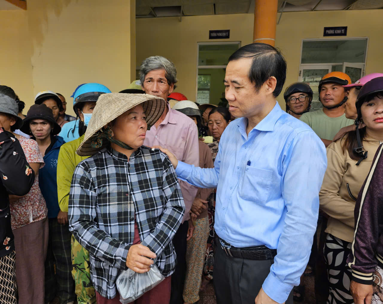 Rốn lũ Đắk Lắk gượng dậy trong vòng tay nghĩa tình sau thiên tai tàn phá - Ảnh 3.