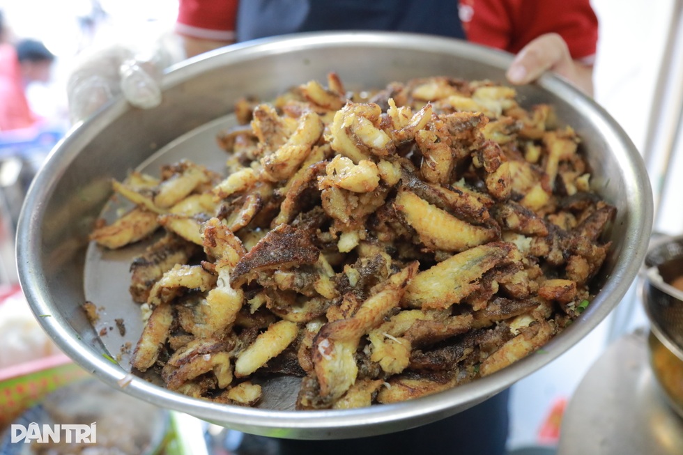 Quán bún cá ở Hà Nội bất ngờ lọt danh sách Michelin, chủ tưởng bị lừa đảo - 2