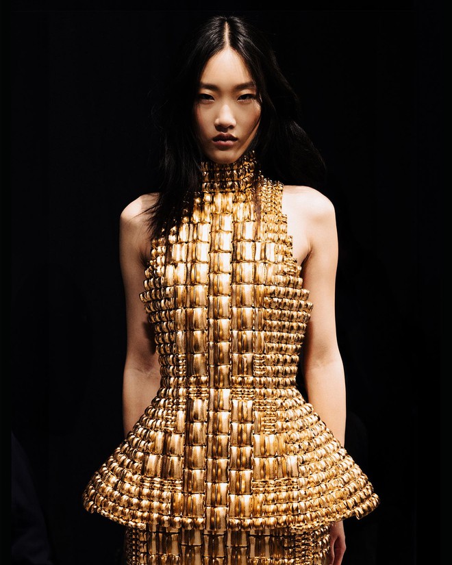 Thiết kế tối giản được nâng tầm nhờ các gam màu ánh kim- Ảnh 5.