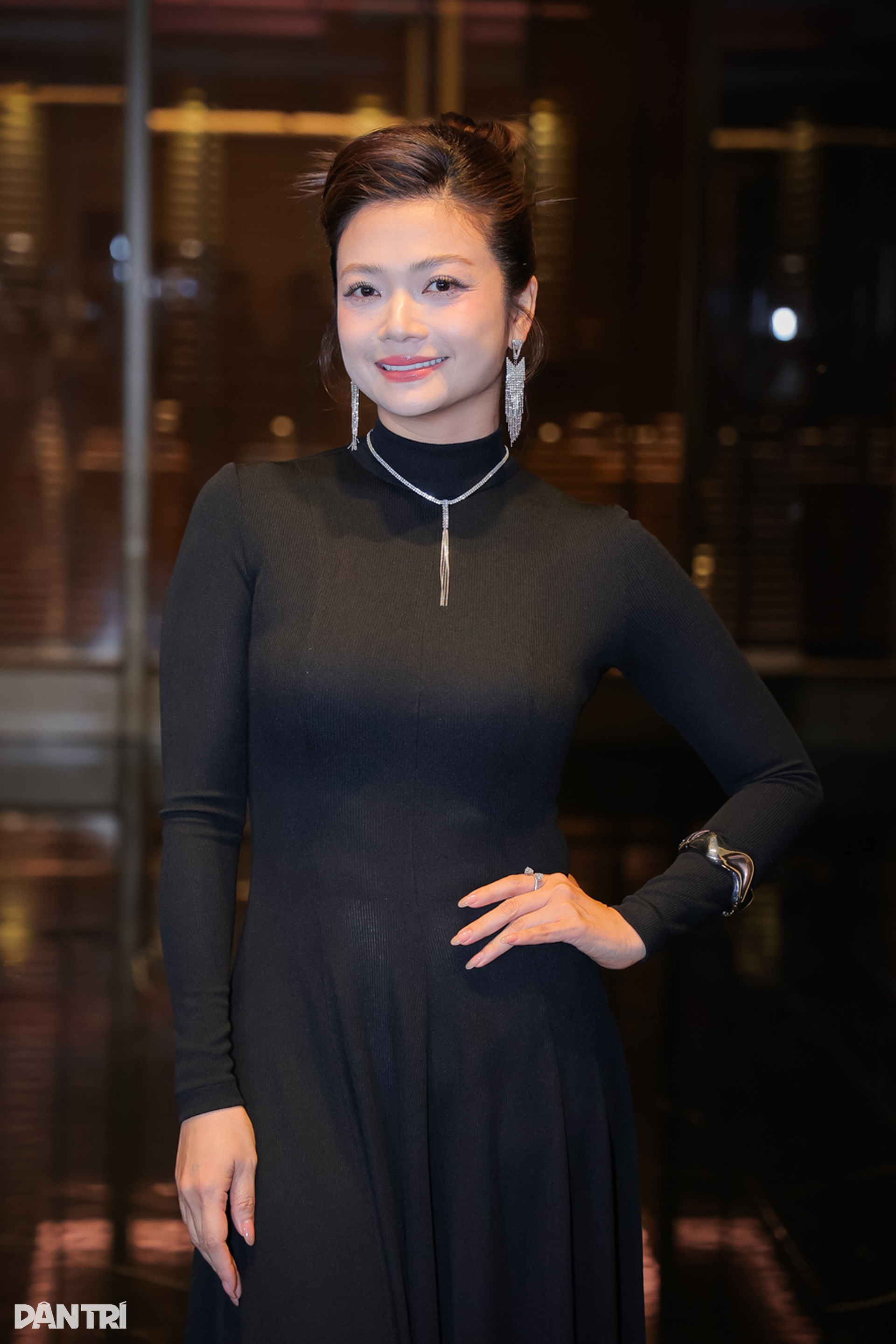 Kiều Anh đọ nhan sắc trẻ đẹp với nữ diễn viên kém 20 tuổi phim giờ vàng VTV - 2 Kiều Anh đọ nhan sắc trẻ đẹp với nữ diễn viên kém 20 tuổi phim giờ vàng VTV - 2