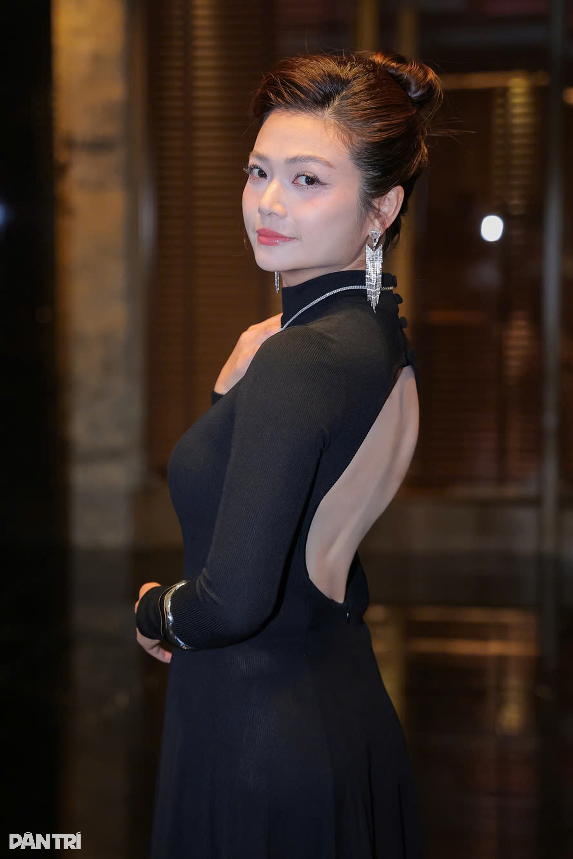 Kiều Anh đọ nhan sắc trẻ đẹp với nữ diễn viên kém 20 tuổi phim giờ vàng VTV - 3 Kiều Anh đọ nhan sắc trẻ đẹp với nữ diễn viên kém 20 tuổi phim giờ vàng VTV - 3