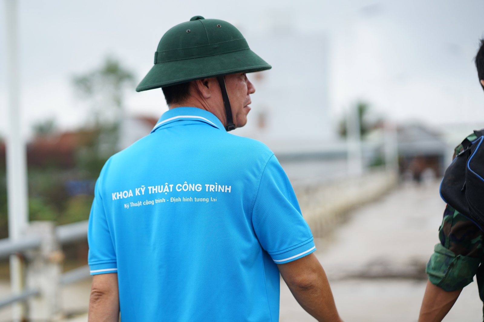 Tang thương cảnh 3 anh em mồ côi vì tin đồn vỡ đập: 