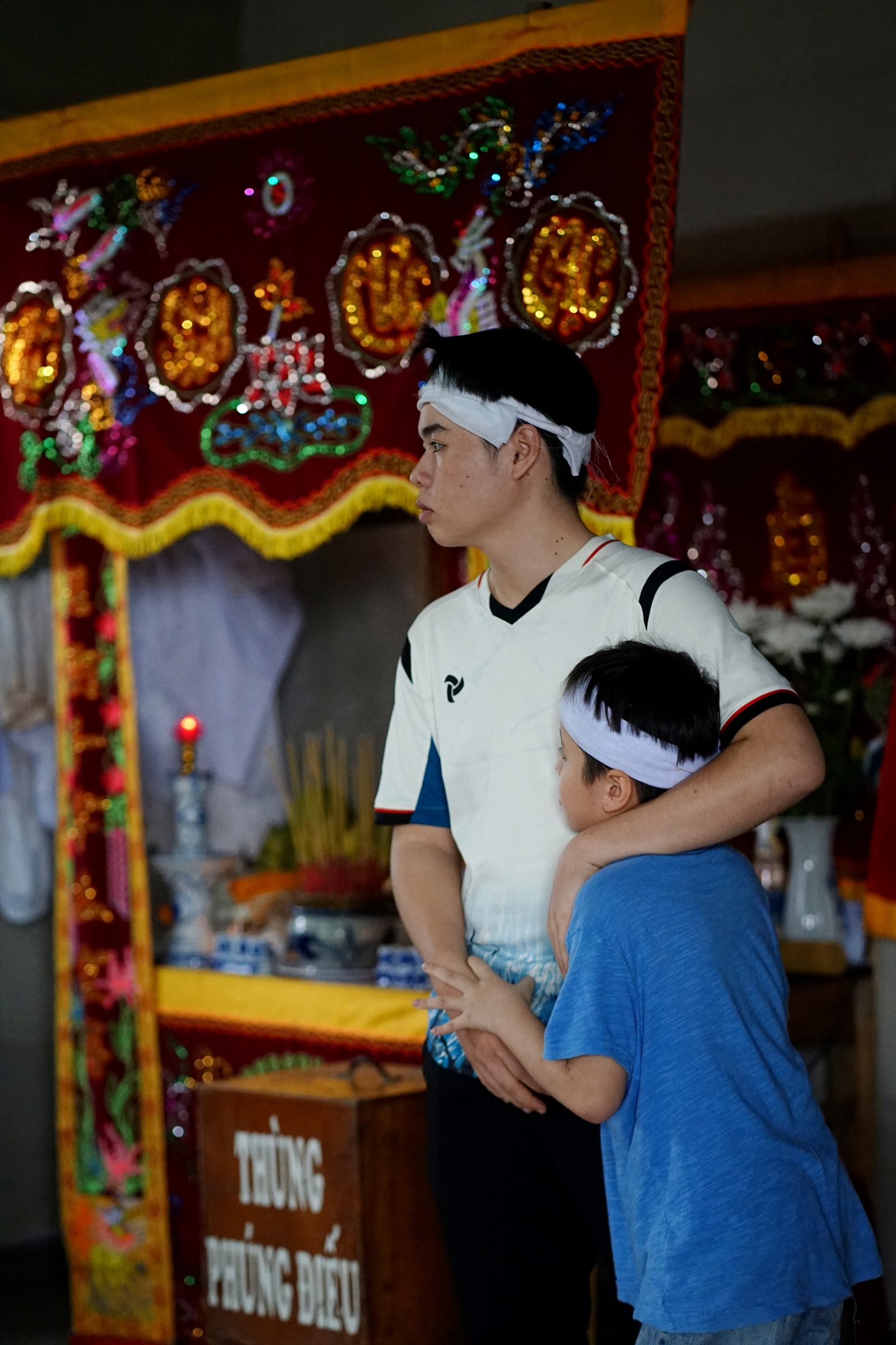 Tang thương cảnh 3 anh em mồ côi vì tin đồn vỡ đập: 