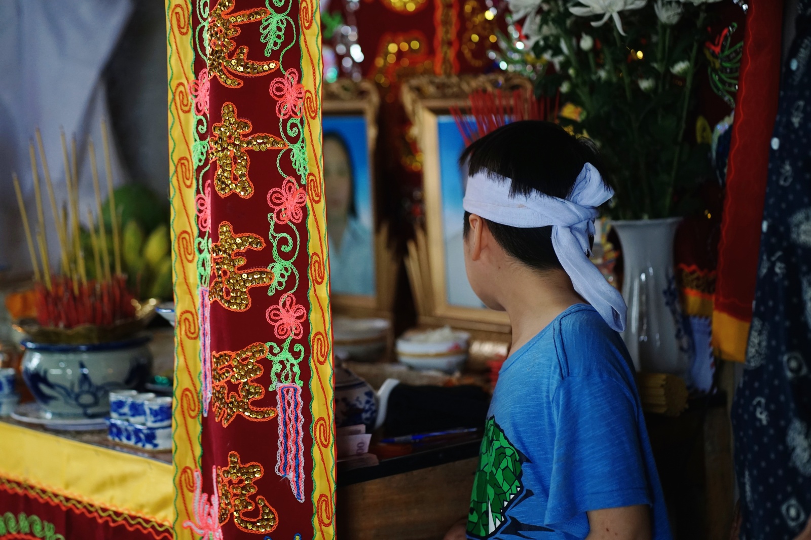 Tang thương cảnh 3 anh em mồ côi vì tin đồn vỡ đập: 