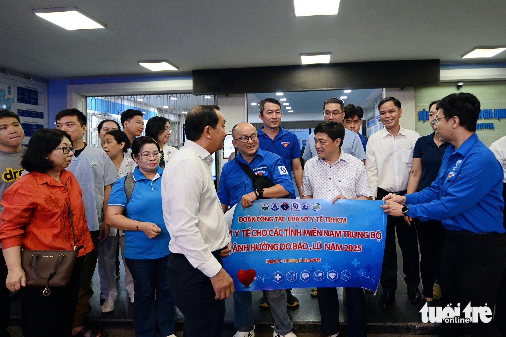 100 y, bác sĩ TP.HCM mang thuốc men, thiết bị y tế lên đường chi viện Đắk Lắk 3 y bác sĩ - Ảnh 3.