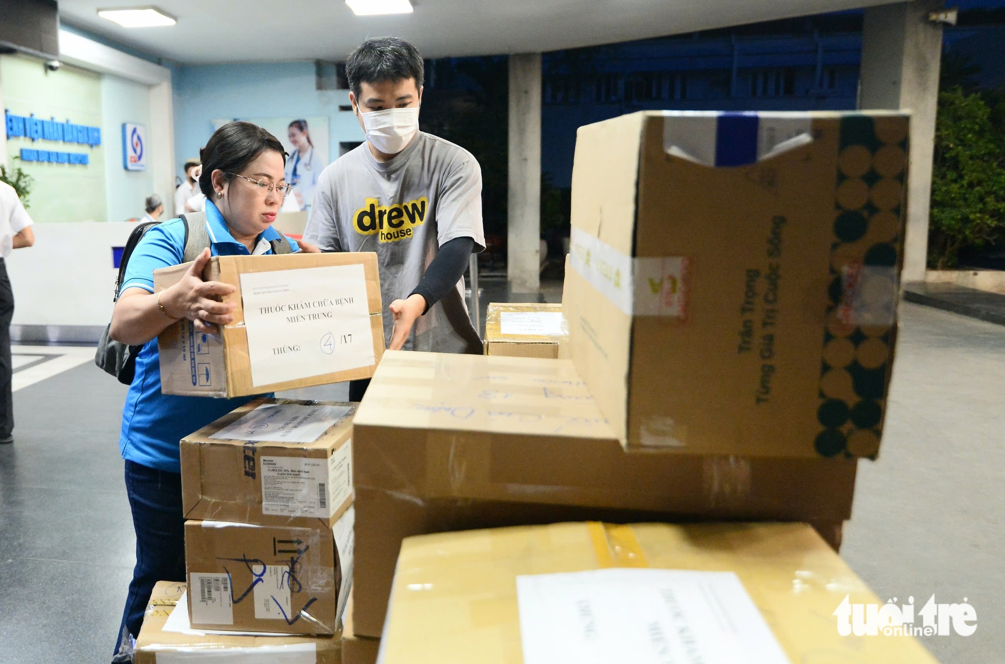 100 y, bác sĩ TP.HCM mang thuốc men, thiết bị y tế lên đường chi viện Đắk Lắk 5 y bác sĩ - Ảnh 5.