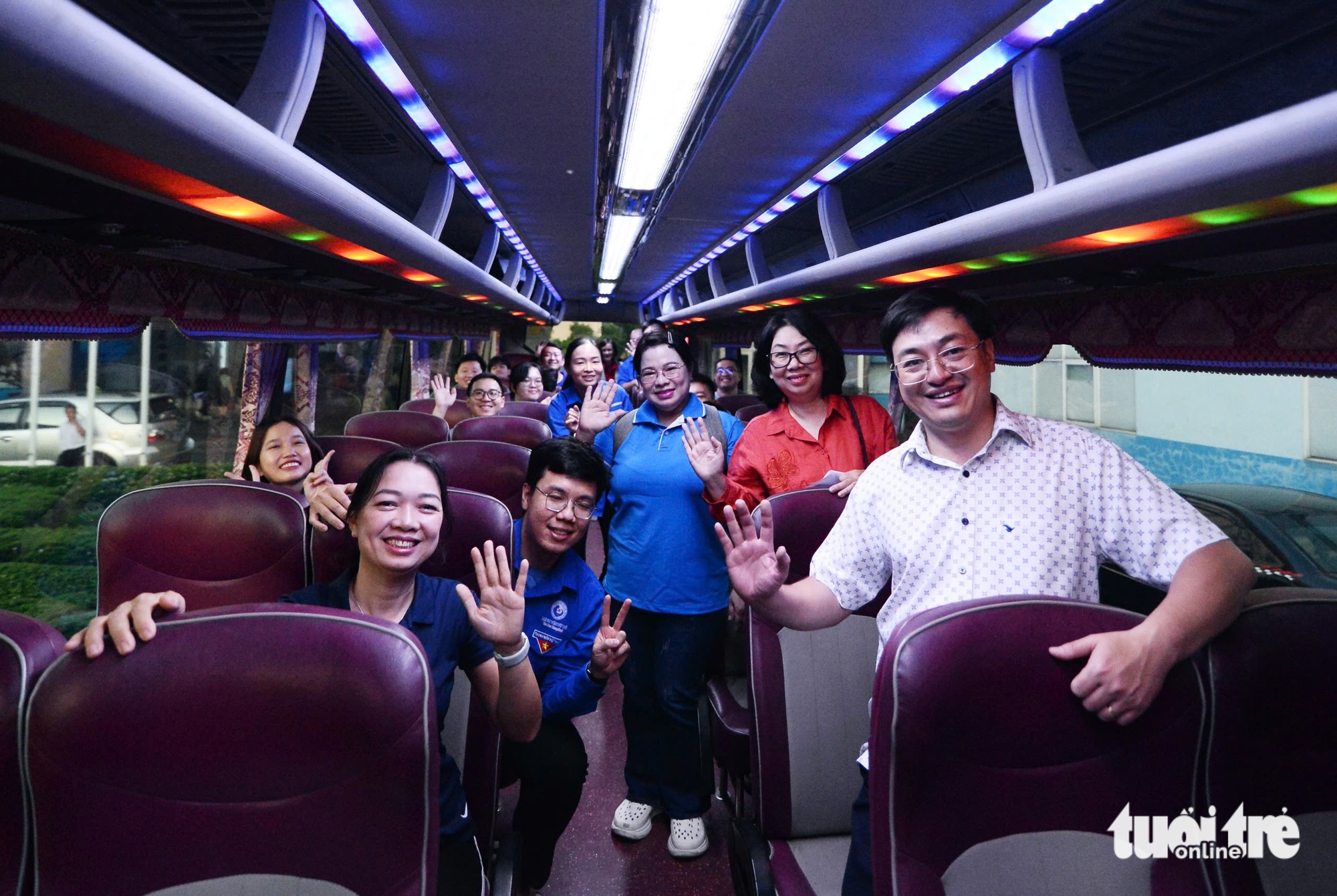 100 y, bác sĩ TP.HCM mang thuốc men, thiết bị y tế lên đường chi viện Đắk Lắk 7 y bác sĩ - Ảnh 7.