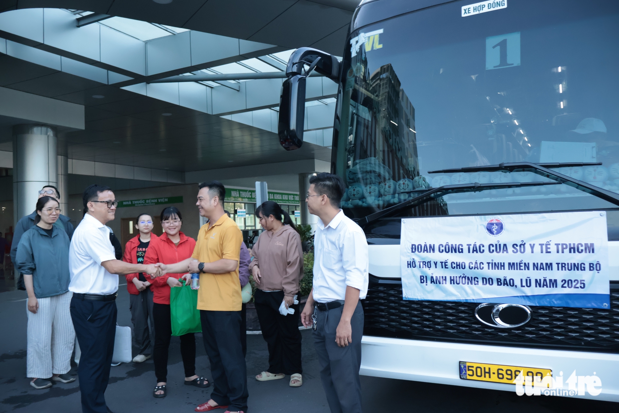 100 y, bác sĩ TP.HCM mang thuốc men, thiết bị y tế lên đường chi viện Đắk Lắk 8 100 y, bác sĩ TP.HCM mang thuốc men, thiết bị y tế lên đường chi viện Đắk Lắk - Ảnh 9.