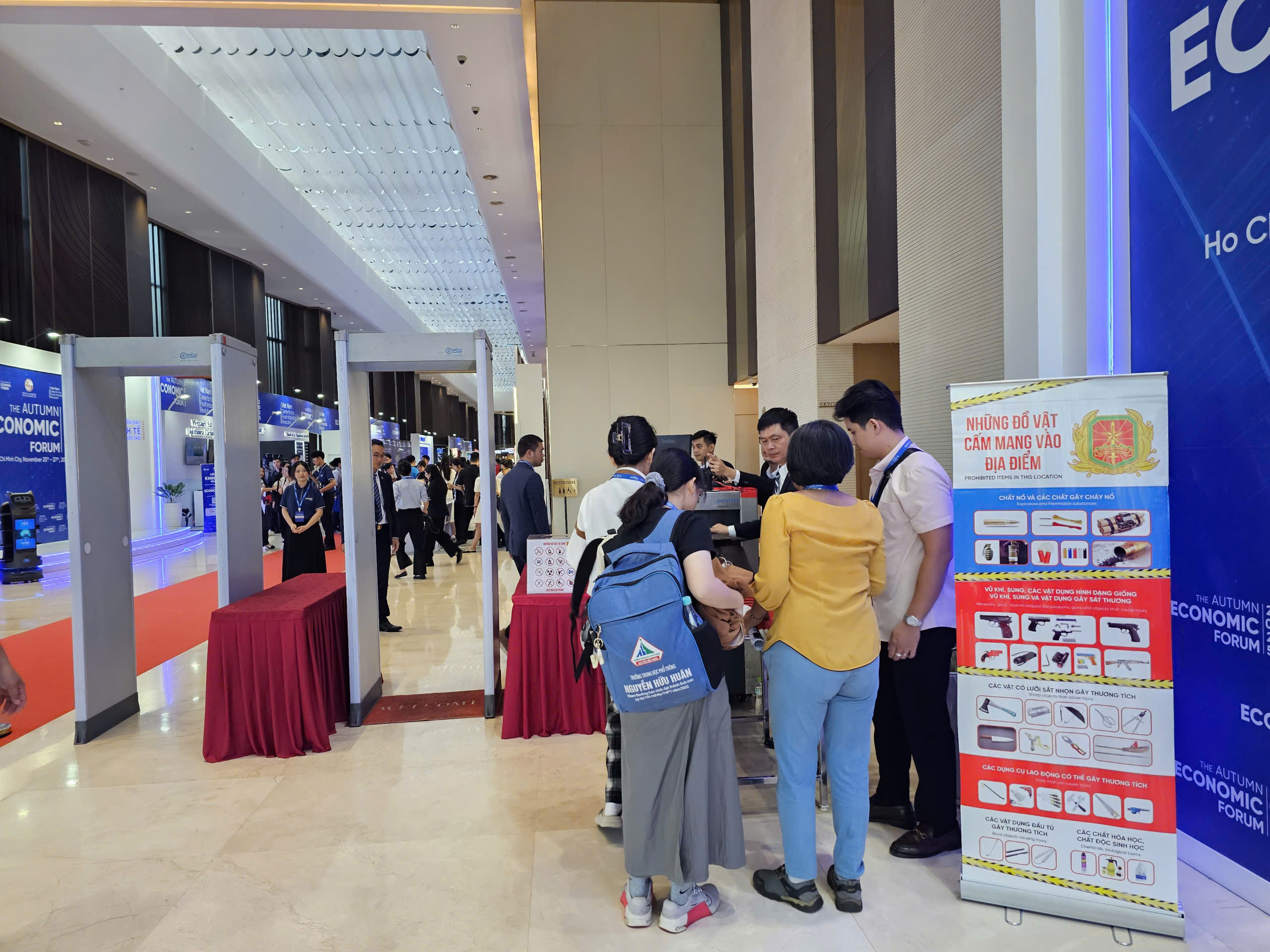 An ninh thắt chặt tại Diễn đàn Kinh tế mùa thu 2025 ở TP HCM - Ảnh 4.