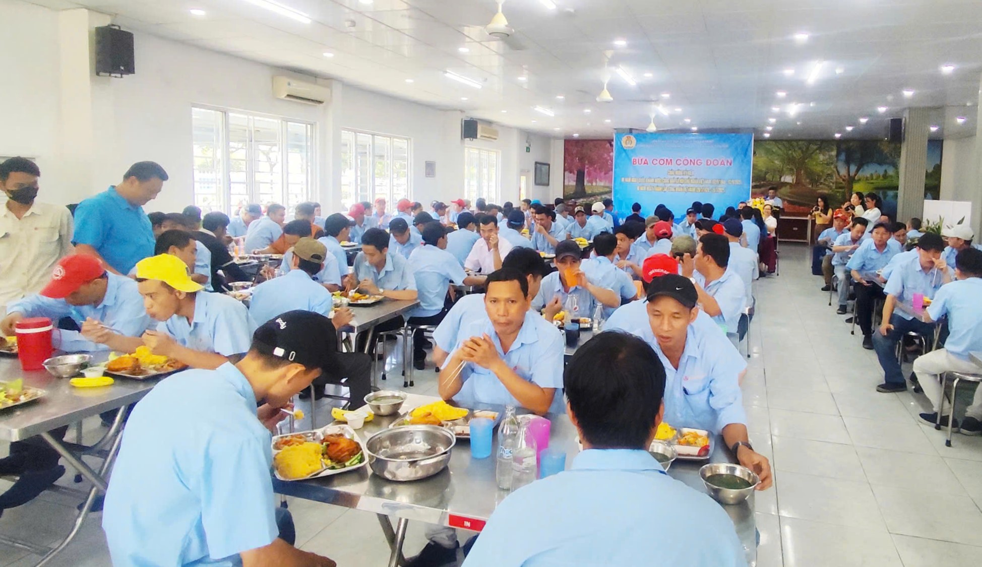 Điểm đặc biệt trong chương trình chăm lo Tết Nguyên đán Bính Ngọ tại Đà Nẵng 2 Điểm đặc biệt trong chương trình chăm lo Tết Nguyên đán Bính Ngọ tại Đà Nẵng - Ảnh 2.