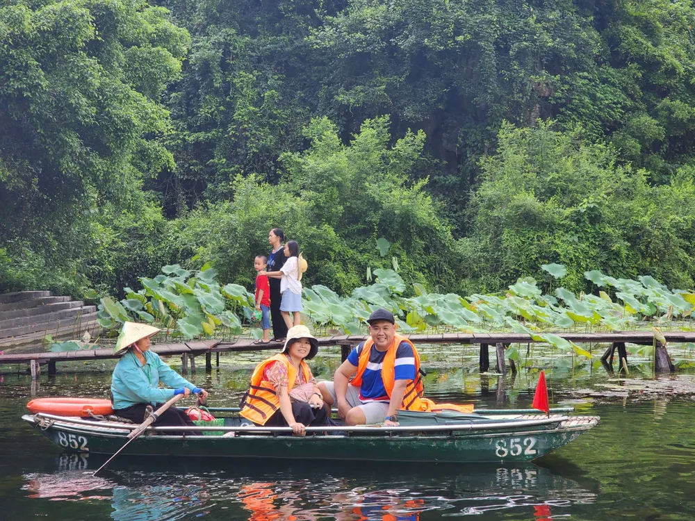 Các đơn vị xây dựng lộ trình mở cửa trở lại đối với các điểm đến bị ảnh hưởng bởi bão lũ. Ảnh: TT.